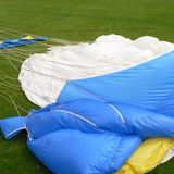 Eine glatte Bruchlandung für Platz zwei: Beim Funktionstest eines Fallschirms zerbrach die Kamera, die als Fracht angehängt war und den Flug gefilmt hatte