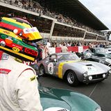 Es ist ein Schaulaufen der Rennwagenlegenden: Vier Wochen nach dem regulären 24-Stunden-Rennen haben die Wagen von einst ihren großen Auftritt auf der Circuit de la Sarthe: Vor über 80.000 Zuschauern gingen bei den "Le Mans Classics" 400 Fahrzeuge aus 77 Jahren Rennsportgeschichte an den Start