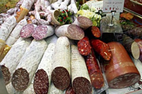 Salami gehört zu den beliebtesten aber auch fettesten Wurstsorten. Forscher haben jetzt eine Methode entwickelt, um Wurst möglichst fettfrei herstellen zu können