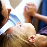 Nähe des Geliebten    Ich bin bei dir, du seist auch noch so ferne,     Du bist mir nah!     Die Sonne sinkt, bald leuchten die Sterne.     O wärst du da!  Johann Wolfgang von Goethe, 1749 - 1832    123 Zeichen