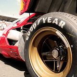 Der Ferrari 330 P3 ist zwar wunderschön anzuschauen - in der Gruppe 5, Fahrzeuge zwischen 1966 und 1971 - gewann eine andere Schönheit mit einem wunderschönen italienischen Namen. Doch Lola T70 Mk III ist ein Brite mit einem mächtigen V8-Chervolet-Motor unter der wohlgeformten Haube