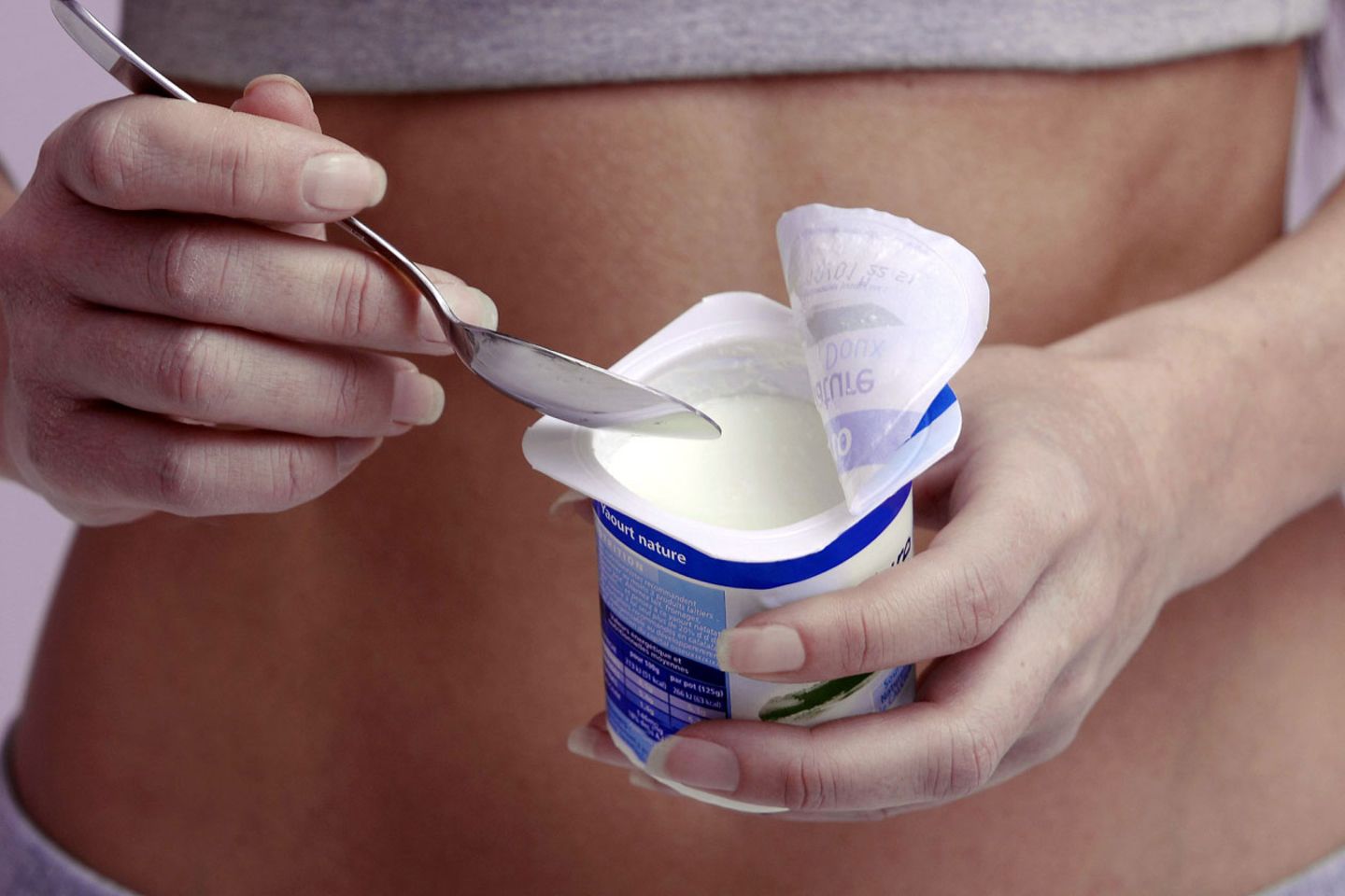Bakterien im Dessert: Ob probiotische Joghurts gesünder sind als normale, ist fraglich.