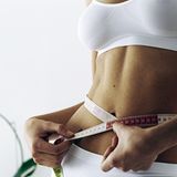 Düsseldorf    Wer Vorlieben für dünne Frauen hat, sollte in Düsseldorf nach der Traumfrau suchen, weiß "Matador". In der Stadt, wo Claudia Schiffer entdeckt wurde, ist der Anteil der Frauen, die Konfektionsgröße 36 und kleiner tragen, am größten. Über Cellulite klagen auch nur magere 5,7 Prozent. Da klingt es fast schon abstrus, dass ausgerechnet in der Stadt mit Modelmaßen am liebsten Schokolade genascht wird. Rund ein Drittel der Frauen greift regelmäßig zur süßen Versuchung.