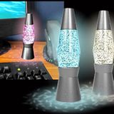 Während die Daten von der heißen Uhr auf den Rechner übertragen werden, sorgt Frau Müller-Wachtendonk mit ihrer USB-Lavalampe schon mal für lauschige Atmosphäre.  Preis: 18 Euro