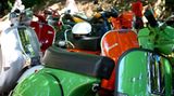 "Wir würden uns einen neuen Motorroller kaufen.  2 mal 500 Euronen Konsumgutscheine und 100 Euronen dazulegen."    Sandra und Andreas H.  Gesetzt den Fall, die Bürger bekämen tatsächlich Konsumgutscheine in Höhe von 500 Euro. Was würden sie damit machen? Und wären sie bereit, einen Eigenanteil obendrauf zu legen? Das fragten wir die stern.de-Leser. Hier die Ergebnisse.