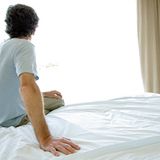 Gemeinsam einsam    So richtig weiß niemand, wie groß die Generation Single ist. An der Anzahl der Einpersonenhaushalte lässt es sich nur bedingt ablesen: Das sind im Bundesdurchschnitt rund 37 Prozent, in Hochburgen wie Hamburg oder Frankfurt rund 50 Prozent - doch wer von denen hat einen Partner, und wer nicht? Schätzungen gehen von acht bis elf Millionen Alleinstehenden aus. Einigermaßen sicher ist: Etwa die Hälfte ist nicht freiwillig solo. Nach einer Umfrage des Online-Portals "Parship" hätten 46 Prozent lieber einen festen Partner