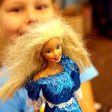 "Frauen werden durch Barbies und ähnlichen Unsinn von frühester Kindheit auf 90-60-90 konditioniert", schreibt Christoph D. aus Ebergötzen. "Es geht paradoxerweise bei diesem Schönheitsideal um die angenommene Präferenz von Männern. Warum Frauen nicht reflektieren, dass Männer in Wirklichkeit ganz andere Maße vorziehen, bleibt das ewige Rätsel der Menschheit"