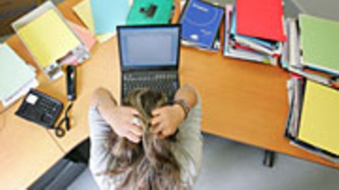 Rund 215.000 Menschen leiden der Befragung zufolge an unter Stress oder Beklemmungen bei der Arbeit