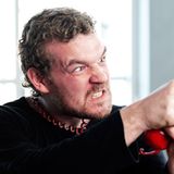 Dieser Ratschlag kommt ebenfalls aus der Stern.de-Community: Erst Interesse bekunden, dann während des Gesprächs immer frecher werden und schauen, wie lange es dauert, bis der Anrufer empört auflegt. Das kann mitunter ziemlich lange dauern. Für einen potenziellen Vertragsabschluss lassen sich die Werbeanrufer einiges gefallen.