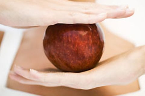 Der quellfähige Ballaststoff Pektin im Apfel sättigt