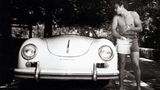 James Dean vor seinem wunderschönen Porsche Speedster. Er liebte schnelle Autos, seinen Tod fand er in seinem Porsche Spyder