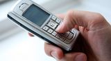 Das 6230i von Nokia bot 2004 die Push-to-Talk-Funktion, eine Art Walke-Talkie-Funktion für Handys. Die Technik konnte sich nicht durchsetzen