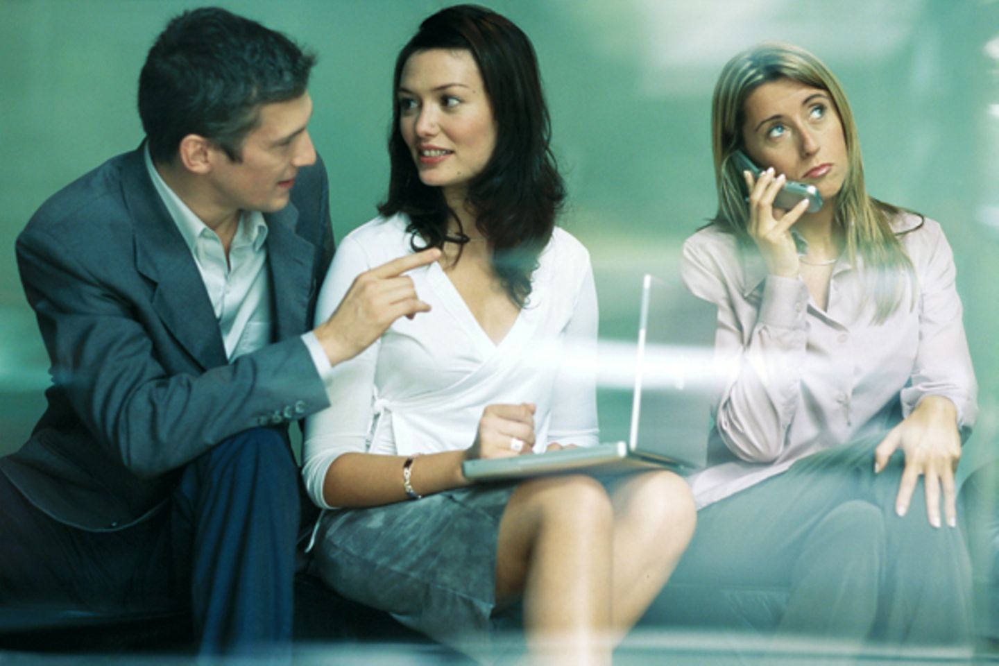 Ohne Treue geht es nicht    57 Prozent der weiblichen und 48 Prozent der männlichen Singles ist es besonders wichtig, dass  ihr Partner nicht mit Anderen flirtet