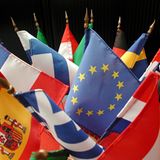 Die Alpenrepublik will nach Europa  Österreich hat diese Woche offiziell die Aufnahme in die Europäische Gemeinschaft beantragt. Außenminister Alois Mock überreichte dem derzeitigen Präsidenten des EG-Ministerrats in Brüssel das Beitrittsgesuch. Zugleich unterstreicht Österreich seinen Status als neutrales Land. Zwar gilt die Neutralitätsfrage als schwierigstes Hindernis für die Aufnahme der Alpenrepublik in die Zwölfer-Gemeinschaft, aber bisher hat Brüssel noch kein Beitrittsgesuch eines europäischen Landes abgelehnt