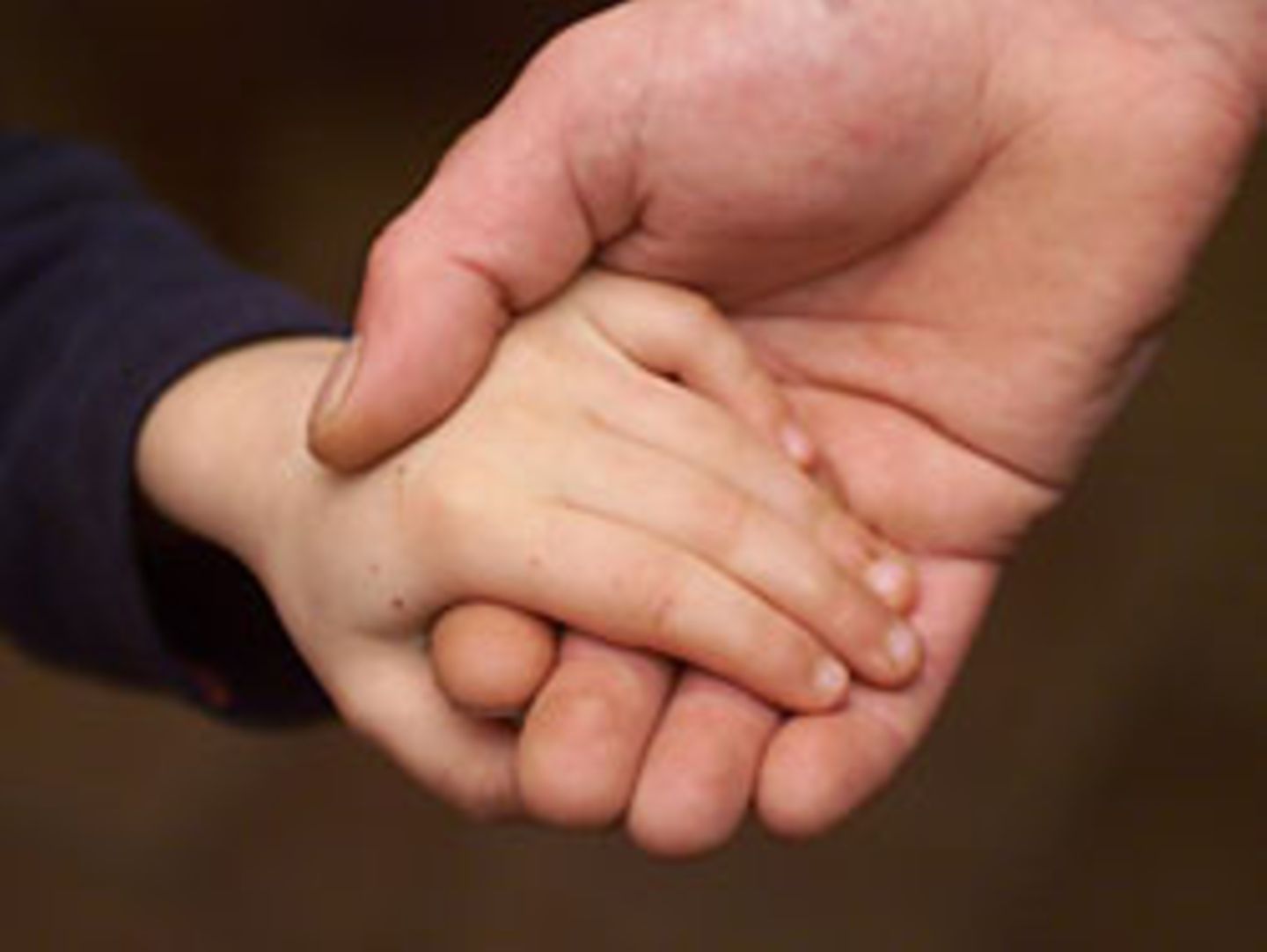 Ob homosexuelle Paare ebenso Kinder adoptieren dürfen wie heterosexuelle, sorgt für Diskussionen