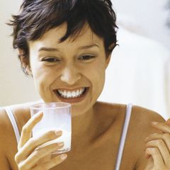 Mit Milch sollte man Medikamente nicht unbedingt einnehmen - Antibiotika etwa verlieren dadurch ihre Wirkung