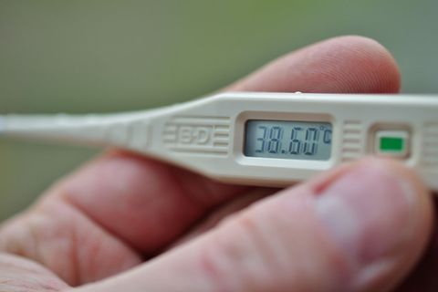 Übersteigt das Fieber 39 Grad, sollten Sie etwas dagegen unternehmen