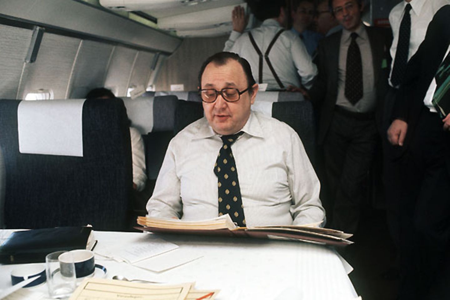 Ein Mann in Saft und Kraft: Genscher 1977 auf dem Weg nach Israel