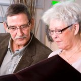 "Brauchen sie wirklich lange?", fragt Zoe B. aus Hamburg zurück. "Ich weiß nach zwei Minuten, ob ein Schuhgeschäft die richtigen für mich hat oder nicht, und auch bei der Speisekarte bin ich schnell dabei. Dafür kenne ich genügend Männer, die es nicht schaffen, sich zwischen dem braunen und dem schwarzen Rolli zu entscheiden. Um dann ihre Frauen zu fragen, welchen sie nehmen sollen"