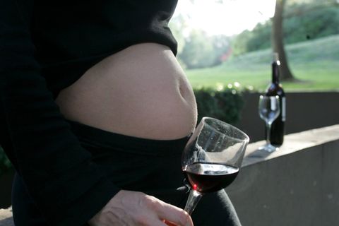 Ab und zu ein Glas - das ist schon zu viel. Denn bislang ist unklar, wo die kritische Grenze liegt