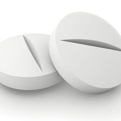 Gegen Zahnweh helfen Ibuprofen oder Acetyl-Salicyl-Säure (ASS)