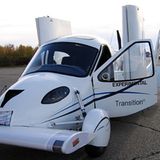 Weit eher erschließt es Flugzeugenthusiasten neue Möglichkeiten. Piloten, die möglichst viele Meilen in der Luft verbringen wollen, erreichen mit dem Flugauto eine ungeahnte Flexibilität