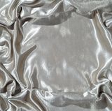 Silberhaltige Stoffe reduzieren die Zahl der Bakterien auf erkrankter Haut. Bei Neurodermitikern ist sie um das 100 bis 1000fache so stark mit Staphylokokken besiedelt als gesunde Haut. Silbertextilien werden unter anderem in Sanitätshäusern verkauft. Manche Krankenkassen bezahlen die Spezialkleidung, wenn ein ärztliches Attest vorliegt