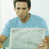 Es geht um Aufmerksamkeit, erklärt Carina K. aus Hamburg: "Frauen wissen, dass ein Mann, wenn er am essen ist, um sich herum meistens nichts wahrnimmt. Dadurch, dass eine Frau abbeißen will, sagt sie: Hey Typ, ich bin auch noch da!"