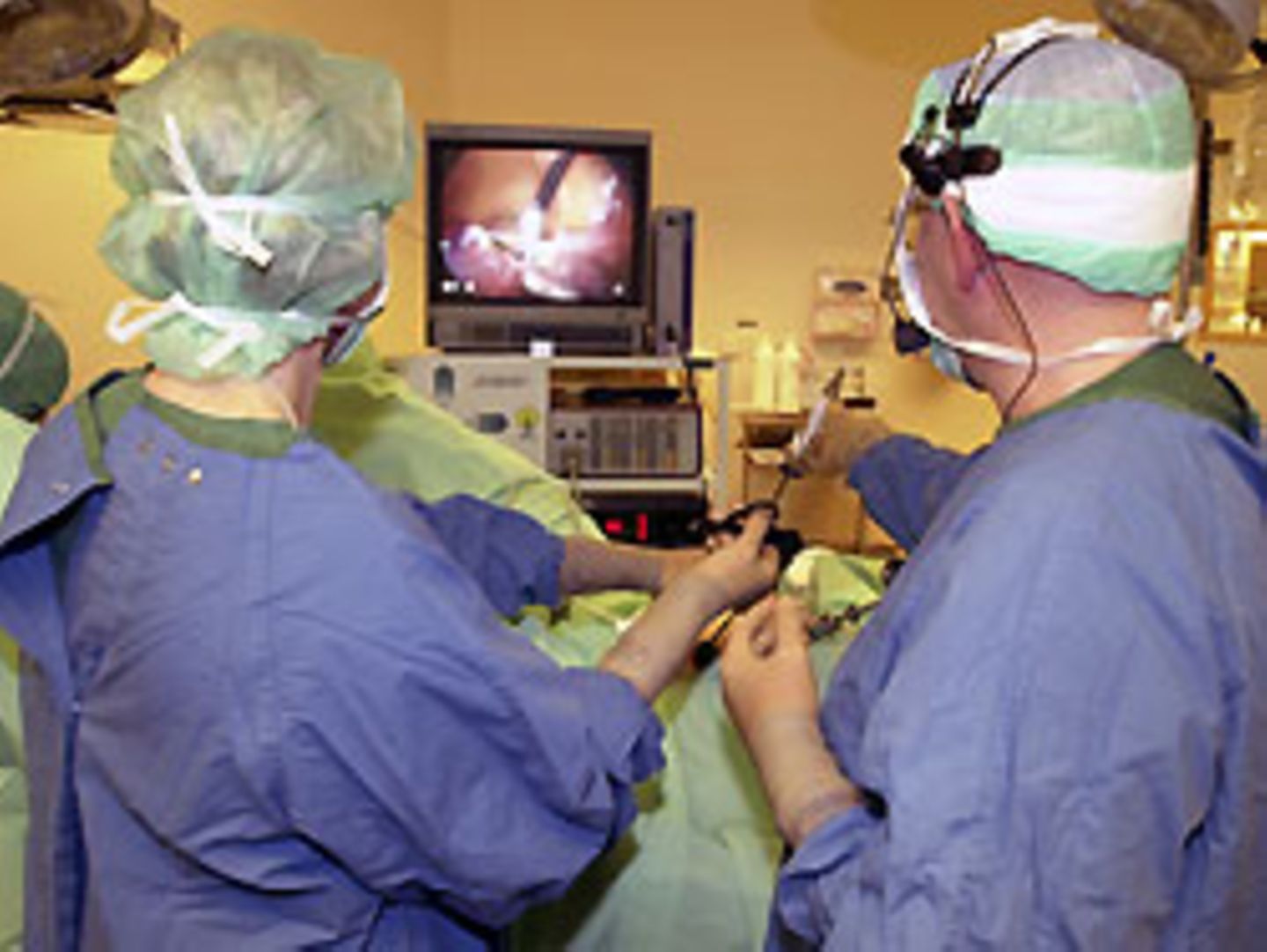 Ärzte bei einer Operation. Viele Kliniken halten eine Finanzspritze von 6,7 Milliarden Euro für nötig