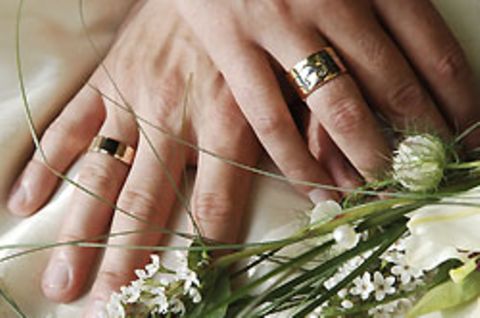 Standesamtlich durfte der Mann seine Partnerin heiraten - der kirchliche Segen wurde ihm verweigert