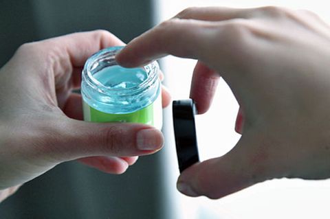 Chemiecocktail Hautcreme: Komplizierte Namen sorgen für Unbehagen