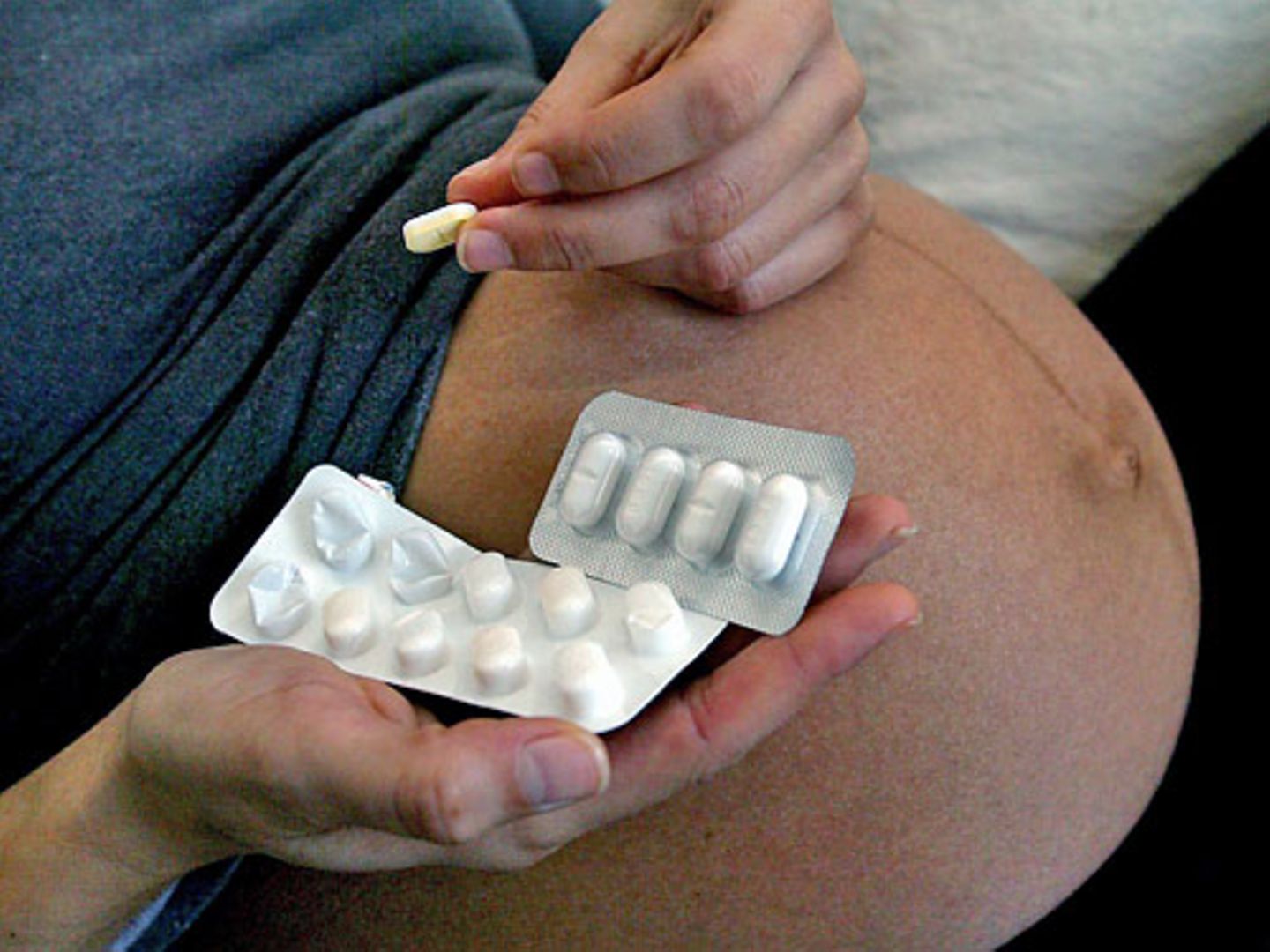 Viele Asthmatikerinnen nehmen atemwegserweiternde Medikamente - und sollten dies auch in der Schwangerschaft tun