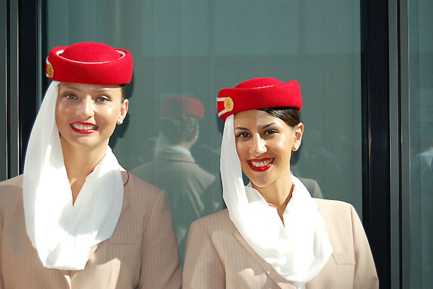 Zwei von inzwischen weltweit 27.000 Emirates-Mitarbeitern
