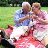 "Natürlich gibt es Geziefer, genau so wie es Unkraut und Kraut gibt. Geziefer ist nichts anderes als Getier, also alles was Beine hat und frisst. Und nun zur Frage: Es gibt kein Geziefer, weil man sich daran gewöhnt hat! Das ist wie mit der Liebe unter alten Eheleuten. Man meint sie habe abgenommen, dabei hat man sich nur so daran gewöhnt, dass man sie nicht mehr wahrnimmt. Erst wenn sie fehlt, spürt man den Verlust - wie beim Steak, wenn das Rind ausgebüxt ist!", schreibt Gernot Binder aus Ditzingen