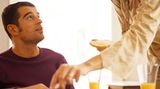 Willi aus Köln hat kein Problem mit dem Teilen: "Weil Frauen mit uns Männern den Genuss einer leckeren Malzeit/Snack gerne teilen und das Abbeißen an sich als Privileg sehen"