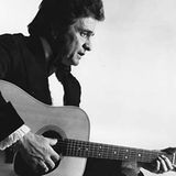 Der zornige Alte: Seine Akustikgitarre und seine Stimme - mehr brauchte Johnny Cash nicht, um zum Gott der Countrymusik zu werden. Der Mann, der 2003 mit 71 Jahren starb, ist Urvater des Mythos vom Mann mit dem Gitarrenkoffer. Er wurde zum Vorbild ganzer Generationen amerikanischer Liedermacher