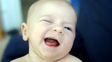 Rheinland-Pfalz    Die Pfälzer lassen sich von Google die Inflation erklären. Um der Krise zu begegnen, wird Google mit einem Begriff gefüttert, der Frau von der Leyen sicher gefallen dürfte: Babies  Die gefetteten von Google Trends ermittelten Begriffe zeigen an, wonach im jeweiligen Bundesland in der Krise deutlich mehr gesucht wurde, als den 15 anderen Bundesländern.