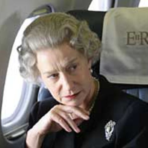 Die britische Schauspielerin Helen Mirren posiert im Hamburger Hotel Atlantik. Mirren hat fuer ihre Rolle als Koenigin Elizabeth II. in dem Film "Die Queen" einen royalen Segen erhalten.