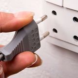 Strom und Gas: Teurer    Im Gegensatz zu Kraftstoffen und Heizöl stieg der Preis für Gas und Strom allerdings: Gas kostet 18,3 Prozent, Strom 6,4 Prozent mehr als im Vorjahresmonat