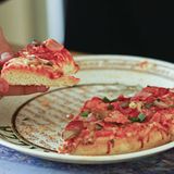 Echter Käse? Das kann man bei einer Pizza nicht mehr genau wissen. Denn immer häufiger wird so genannter Analogkäse verwendet - eine Mischung aus Pflanzenfett, Stärke, Milcheiweiß und Salz