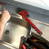 "Die Frage müsste lauten: Warum heiraten so viele Models Promi-Sportler?", schreibt Gerhard aus Brensbach. "Ganz einfach: Durchtrainierte Körper, hoher Bekanntheitsgrad und meist viel Geld auf dem Konto. Bis auf den ersten Punkt alles, was einem Durchschnittsmodel fehlt. Glaubt jemand, irgendein Model würde sich mit Boris Becker einlassen, wenn der Schlosser wäre? Oder hätte sich Cora Schumacher den Ralf geangelt, wenn der Hausmeister gewesen wäre?"