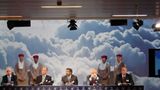 Auf der Pressekonferenz wird ein Slogan ständig wiederholt: "greener, cleaner, quieter, smarter". Denn ein vollbesetzter A380 verbrauche lediglich 3,1 Liter auf 100 Passagierkilometern