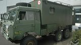 Die Volvo-Fahrzeuge sind ausrangierte Autos vom schwedischen Militär und werden als Oldtimer mit einem H-Kennzeichen zugelassen. Dieses Exemplar ist ein Volvo TGB 13 Ambulanzfahrzeug aus dem Jahr 1977. Der Sechs-Zylinder-Motor bringt eine Leistung von 86 kW (117 PS). Gefahren werden dürfen die Oldies mit der normalen Führerscheinklasse B
