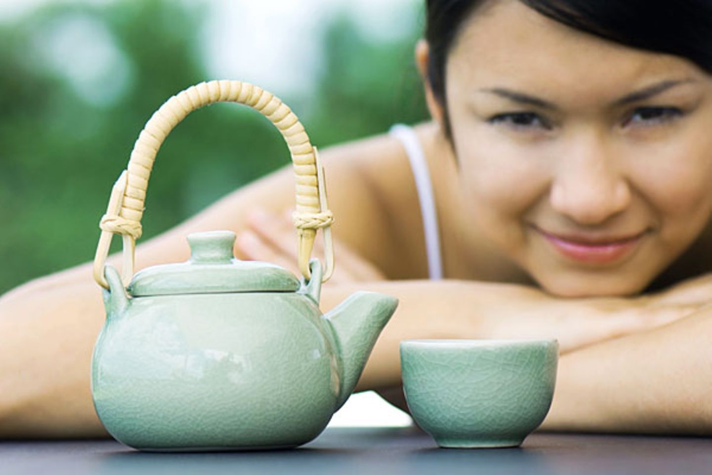 Das hat sich nicht überall so entwickelt: "In Japan und China wird der Tee nicht aus der Tasse, sondern aus Bechern und Schalen getrunken", weiß W. aus Stuttgart