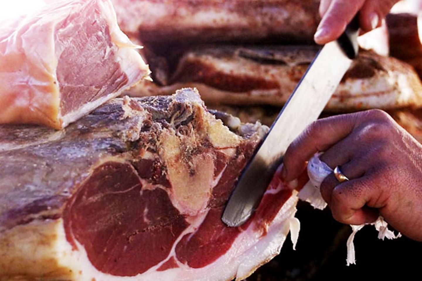 Fleischfresser haben's dieses Jahr schwerer - finanziell gesehen. Um sieben Prozent sind die Erzeugerpreise für den Proteinspender Fleisch gestiegen
