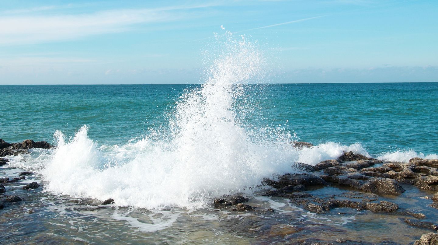 Reisen Sie im Urlaub ans Meer. Nicht geeignet sind Orte, die sich mehr als 3000 Meter über dem Meeresspiegel befinden. Je höher Ihr Ferienort liegt, desto weniger Sauerstoff enthält die Luft