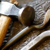 "Natürlich der große blaue Zeh (weil einem da der Hammer drauf gefallen ist, der immer irgendwo rumhängt)", Karin aus Kaiserslautern