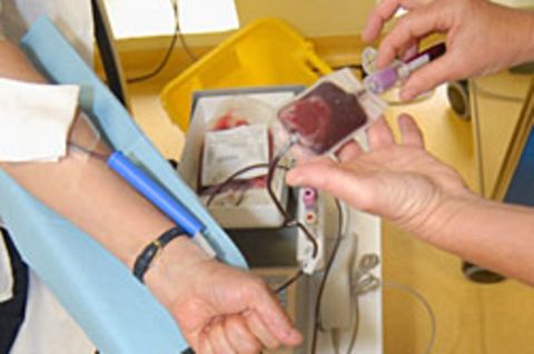 Das Blut wird abgezapft, um es zu Wettkampfzeiten wieder injizieren zu können