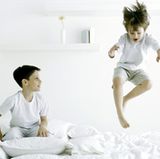 Ein Luftreiniger kann nach Umzügen sinnvoll sein oder dann, wenn ein Tier aufgrund einer Allergie abgeschafft werden musste. Denn Tierhaarallergene halten sich lange in der Wohnung. Einige Geräte sind mit dem Allergiker-Siegel der ECARF ausgezeichnet