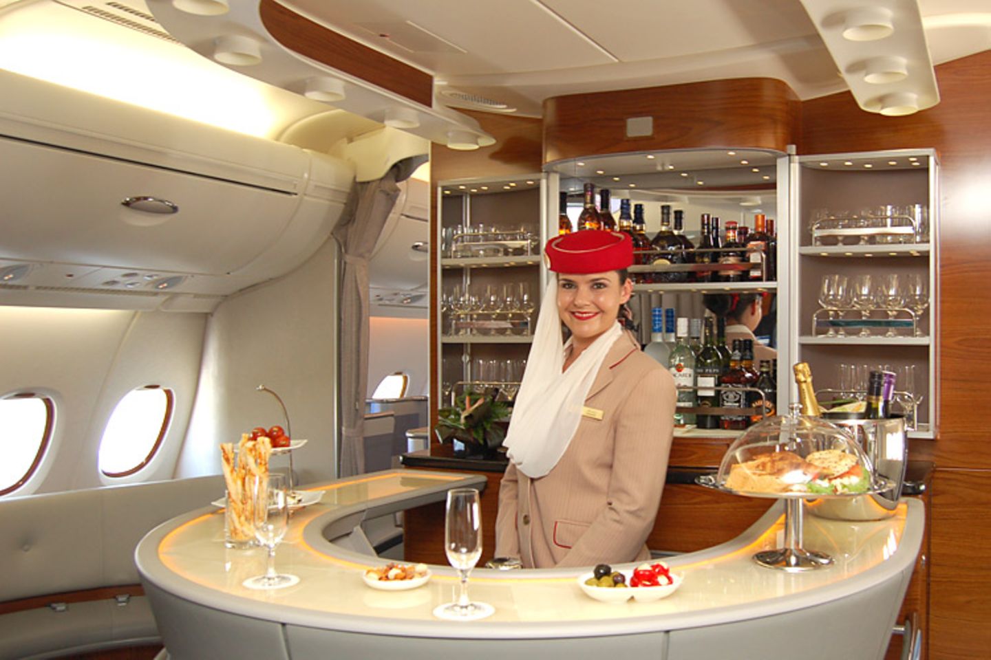 Eines der Ausstattungsdetails: Im Heck des Flugzeugs befindet sich eine Cocktailbar für Passagiere der Business Class    Video: So entsteht der neue Airbus